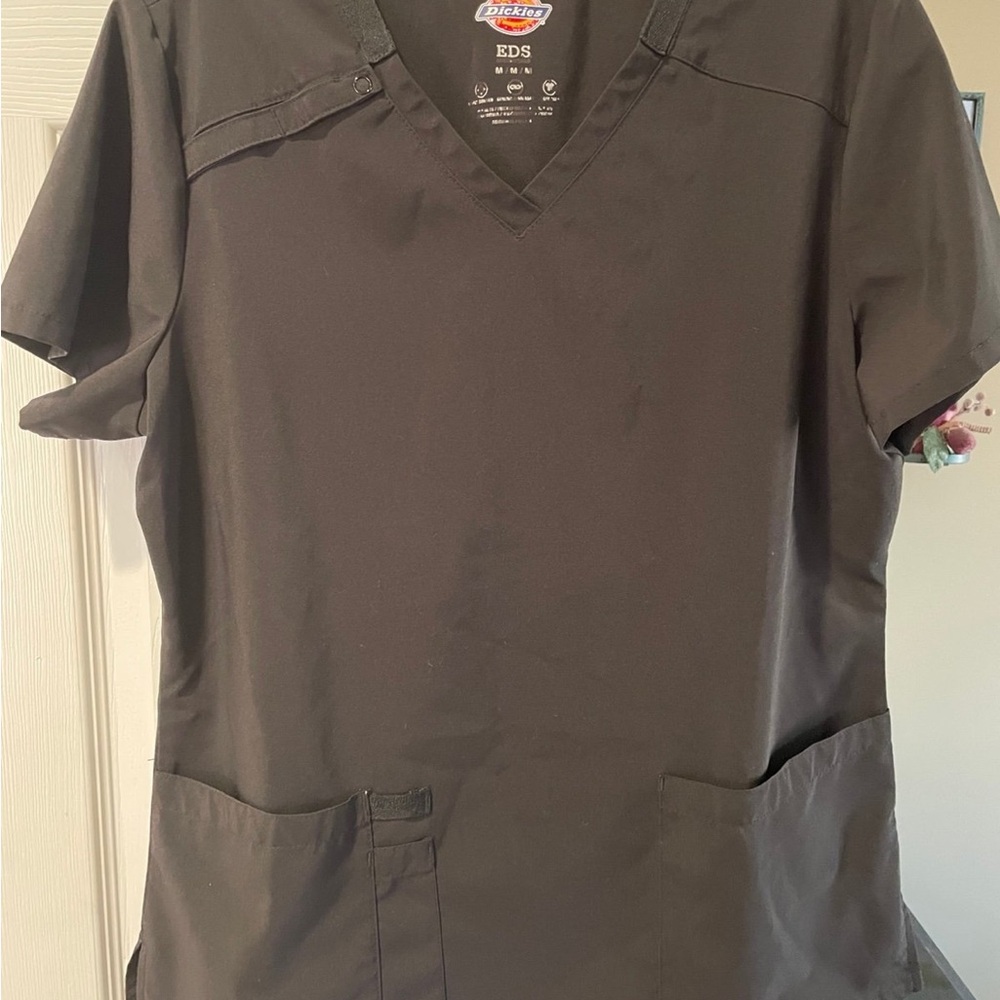 Medium scrub shirt lot - Picture 3 of 8